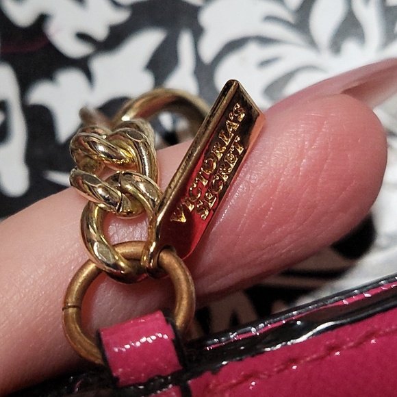 Victoria's Secret Pink Pineapple Gold Chain Envelope Wallet - Picture 10 of 10